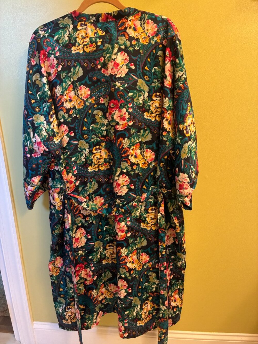 Victoria's Secret Robe - Picture 6 of 7